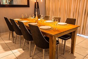 Large Villa With View! Private Pool Free Utilities!