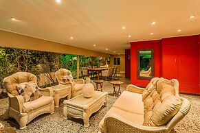 Large Villa With View! Private Pool Free Utilities!