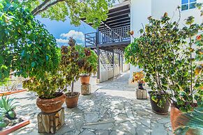 Large Villa With View! Private Pool Free Utilities!