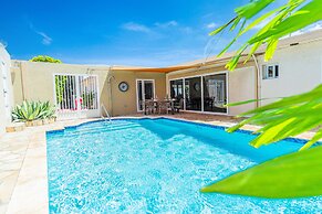 Large Villa With View! Private Pool Free Utilities!