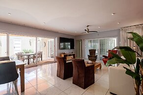 Large Villa With View! Private Pool Free Utilities!