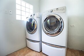 Large Villa With View! Private Pool Free Utilities!