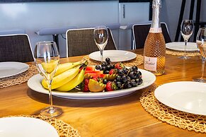 Large Villa With View! Private Pool Free Utilities!