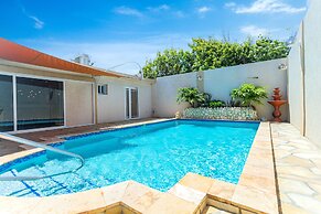 Large Villa With View! Private Pool Free Utilities!