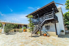 Large Villa With View! Private Pool Free Utilities!