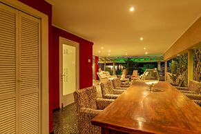 Large Villa With View! Private Pool Free Utilities!