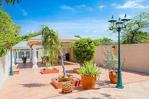 Large Villa With View! Private Pool Free Utilities!