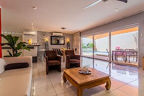 Large Villa With View! Private Pool Free Utilities!