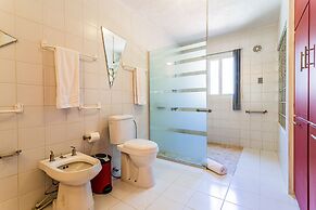 Large Villa With View! Private Pool Free Utilities!