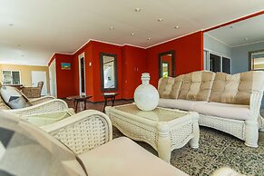 Large Villa With View! Private Pool Free Utilities!