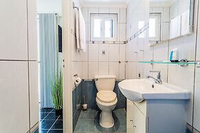 Large Villa With View! Private Pool Free Utilities!