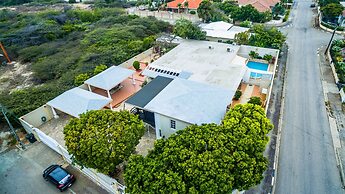 Large Villa With View! Private Pool Free Utilities!