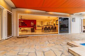 Large Villa With View! Private Pool Free Utilities!