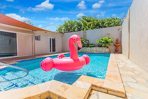 Large Villa With View! Private Pool Free Utilities!