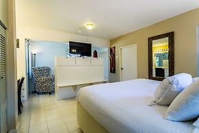 Large Villa With View! Private Pool Free Utilities!