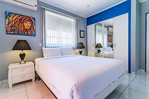 Large Villa With View! Private Pool Free Utilities!