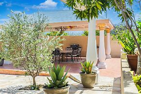 Large Villa With View! Private Pool Free Utilities!