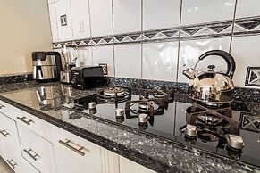 Large Villa With View! Private Pool Free Utilities!