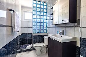 Large Villa With View! Private Pool Free Utilities!