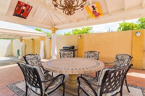 Large Villa With View! Private Pool Free Utilities!