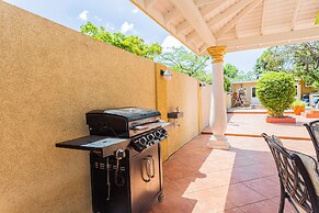 Large Villa With View! Private Pool Free Utilities!