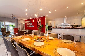 Large Villa With View! Private Pool Free Utilities!