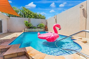 Large Villa With View! Private Pool Free Utilities!