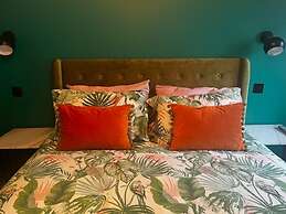 Tiny House, Brighton With Parking