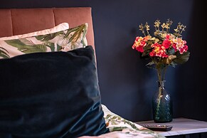 Tiny House, Brighton With Parking