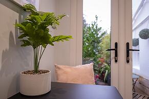 Tiny House, Brighton With Parking