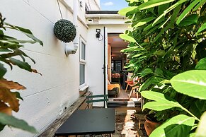 Tiny House, Brighton With Parking