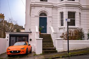 Tiny House, Brighton With Parking