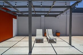 Stunning Modern Home, Near Beaches Full AC