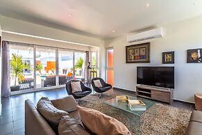 Stunning Modern Home, Near Beaches Full AC