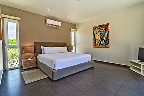 Stunning Modern Home, Near Beaches Full AC