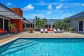 Stunning Modern Home, Near Beaches Full AC