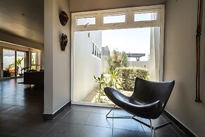 Stunning Modern Home, Near Beaches Full AC