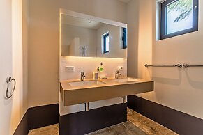 Luxurious Ocean View Getaway!