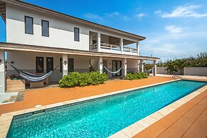 Luxurious Ocean View Getaway!