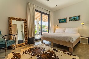 Luxurious Ocean View Getaway!