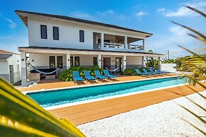 Luxurious Ocean View Getaway!