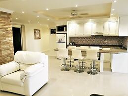 Large, Stylish 2 bed Apartment With Pool Table in Pattaya