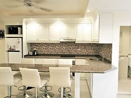 Large, Stylish 2 bed Apartment With Pool Table in Pattaya