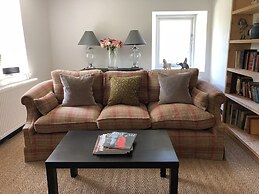 Large Boutique Holiday House With hot tub Near Bath