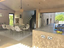 Large Boutique Holiday House With hot tub Near Bath