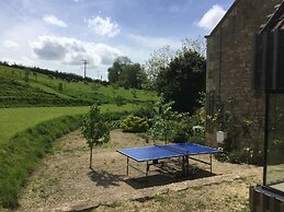 Large Boutique Holiday House With hot tub Near Bath