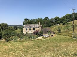 Large Boutique Holiday House With hot tub Near Bath