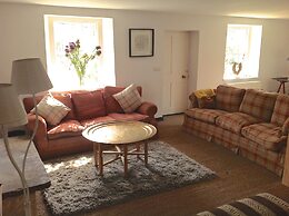 Large Boutique Holiday House With hot tub Near Bath