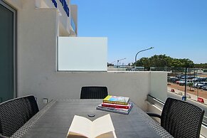 Phaedrus Living: Seaside Luxury Flat Harbour 109