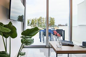 Phaedrus Living: Seaside Luxury Flat Harbour 110